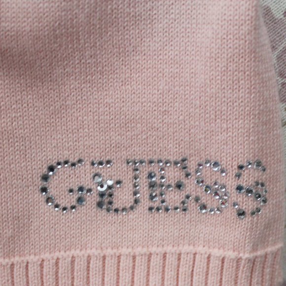 ⬇️$15 Guess Pink & White Stripe Scarf - Picture 4 of 5